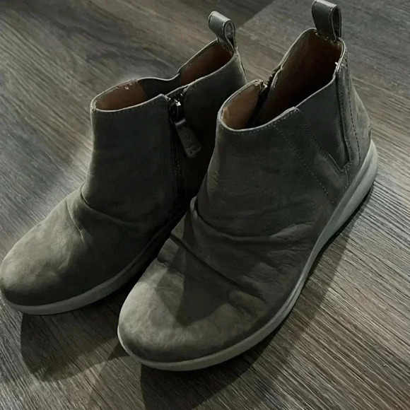 Clarks Gray Ankle Boots - Picture 5 of 7